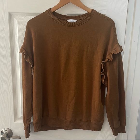 Tops - Lightweight Brown Sweater with Ruffles on the Sleeves